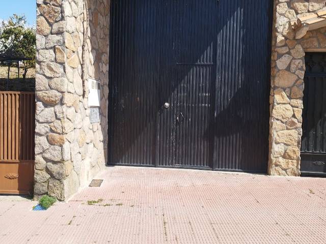 Local comercial en Alquiler en Carretera del Barrado, 3 en Cabrero