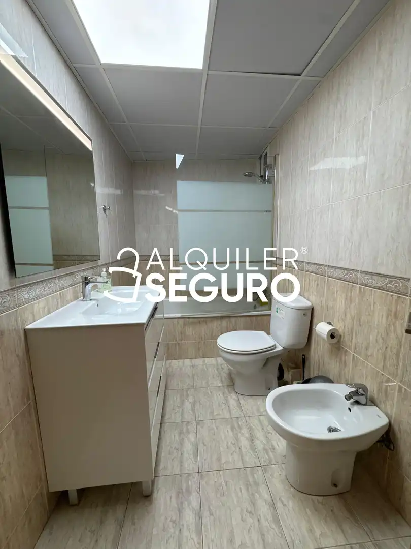 Badezimmer von Wohnung zur Miete in Málaga mit Klimaanlage, Terrasse und Möbliert
