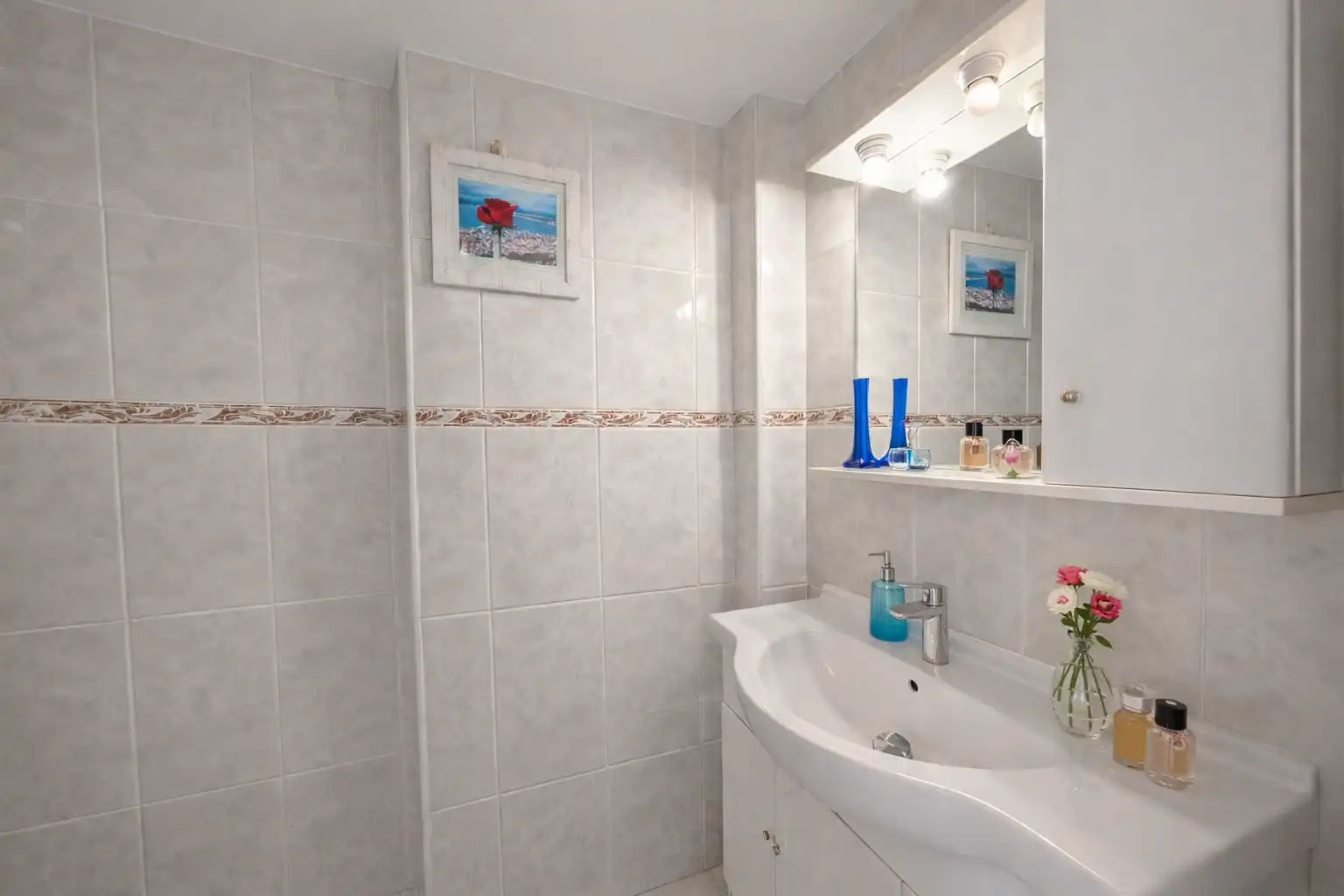 Badezimmer von Maisonette zum Verkauf in Roses mit Klimaanlage, Heizung und Privatgarten