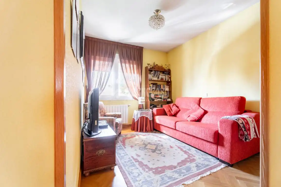 Habitación de Casa adosada en venta en Torrelodones con Calefacción, Jardín privado y Terraza