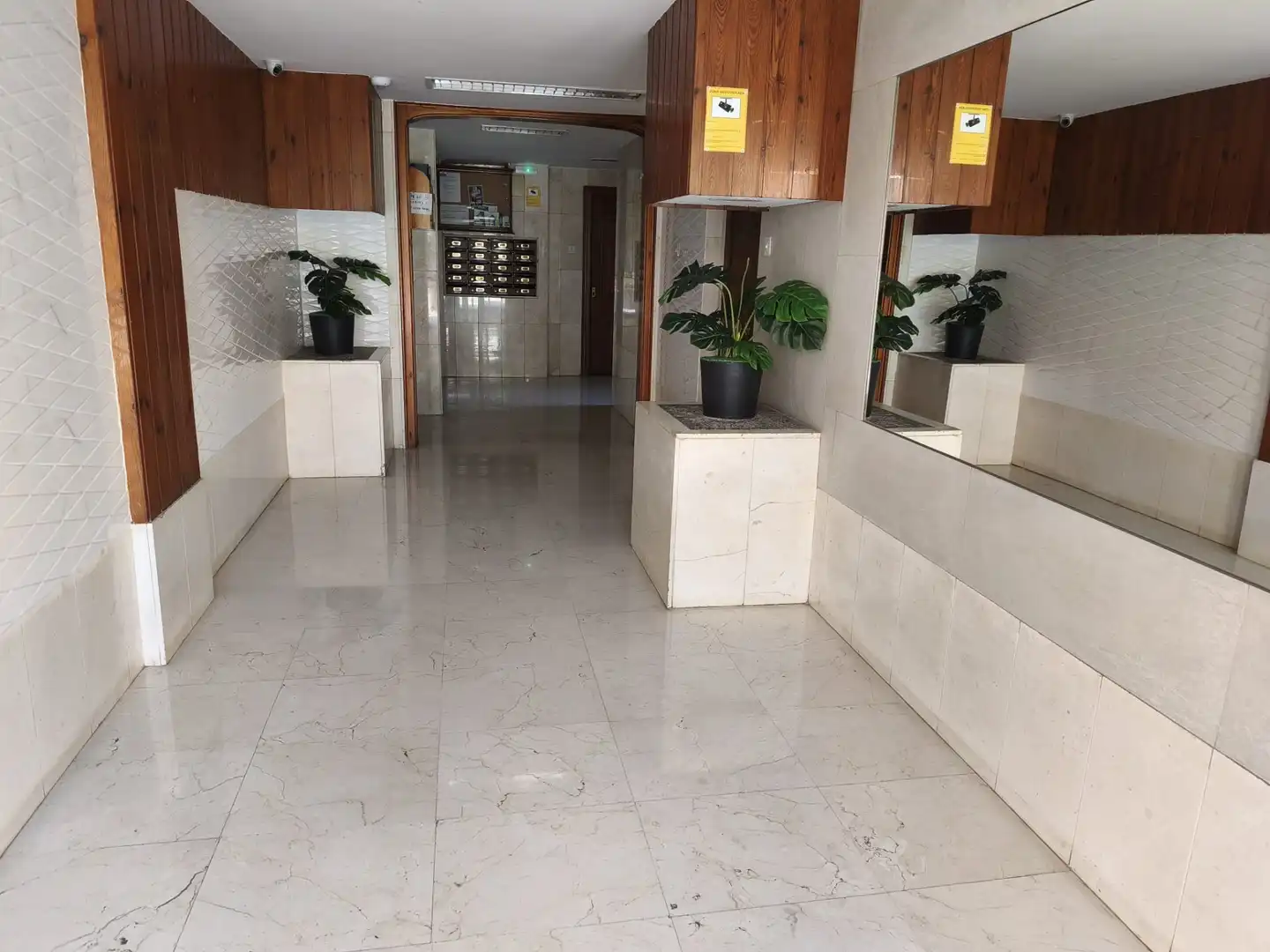 Planta baja en venta en Granada con Jardín privado, Terraza y Amueblado