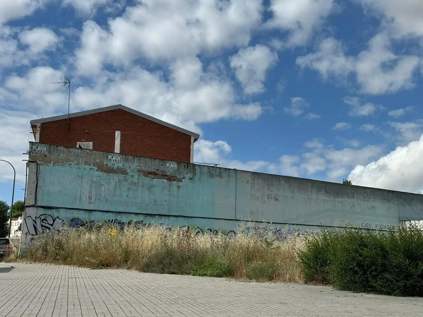 Vista exterior de Nau industrial en venda en Valladolid