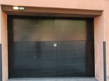 Motorradstellplatz mit Aufzug zur Miete in Pujada de les Pedreres 8