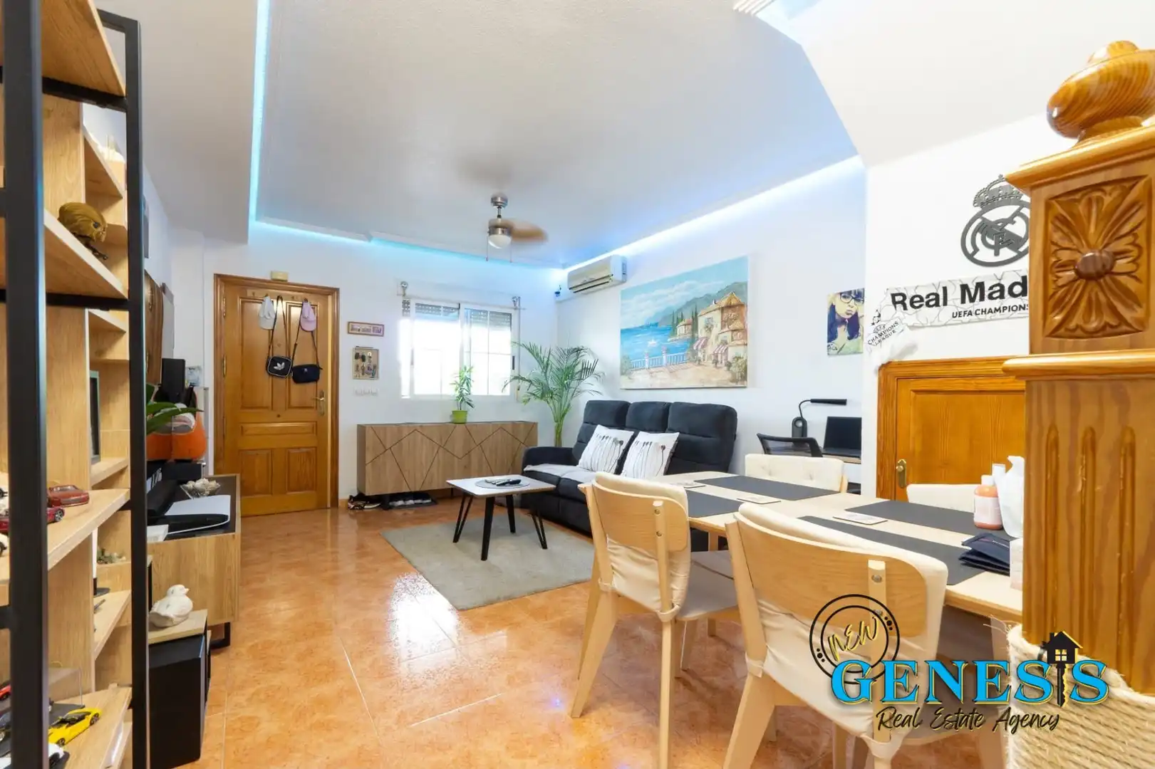 Semi-detached house with terrace for sale in Calle del Lago 45, imagen 2