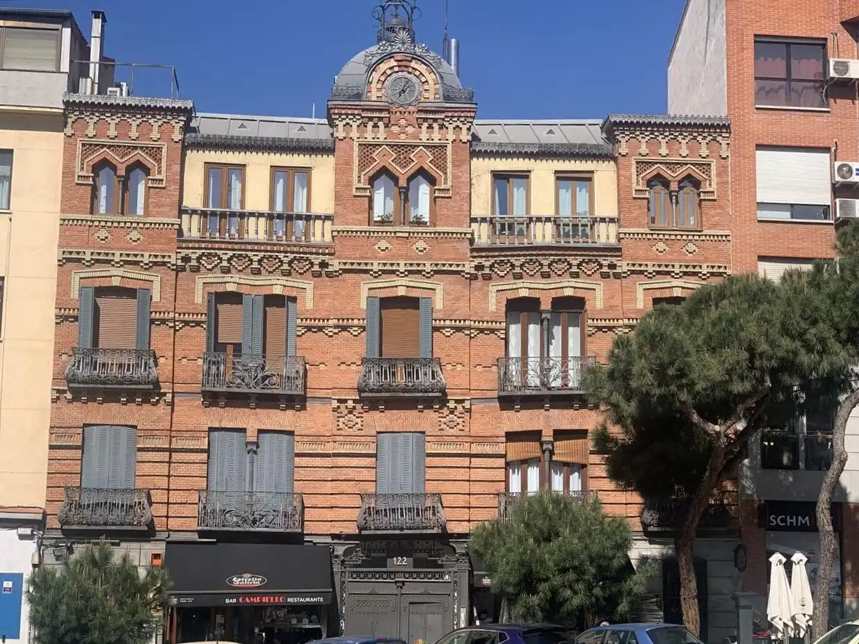 Vista exterior de Local en venta en Madrid