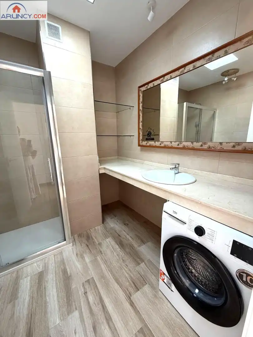 Badezimmer von Dachboden zur Miete in Alcalá de Guadaira mit Klimaanlage, Terrasse und Möbliert