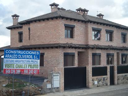 Vista exterior de Casa adosada en venda en El Casar