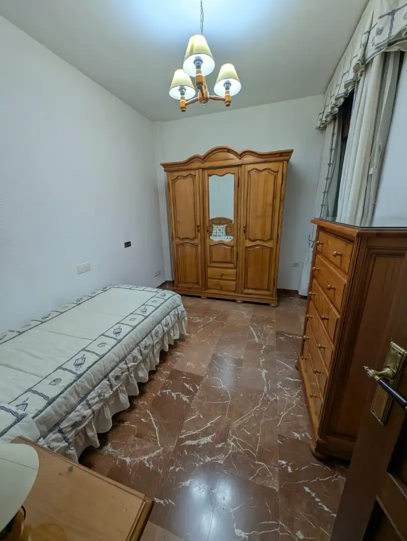 Habitación de Piso en venta en Lucena con Calefacción, Terraza y Trastero