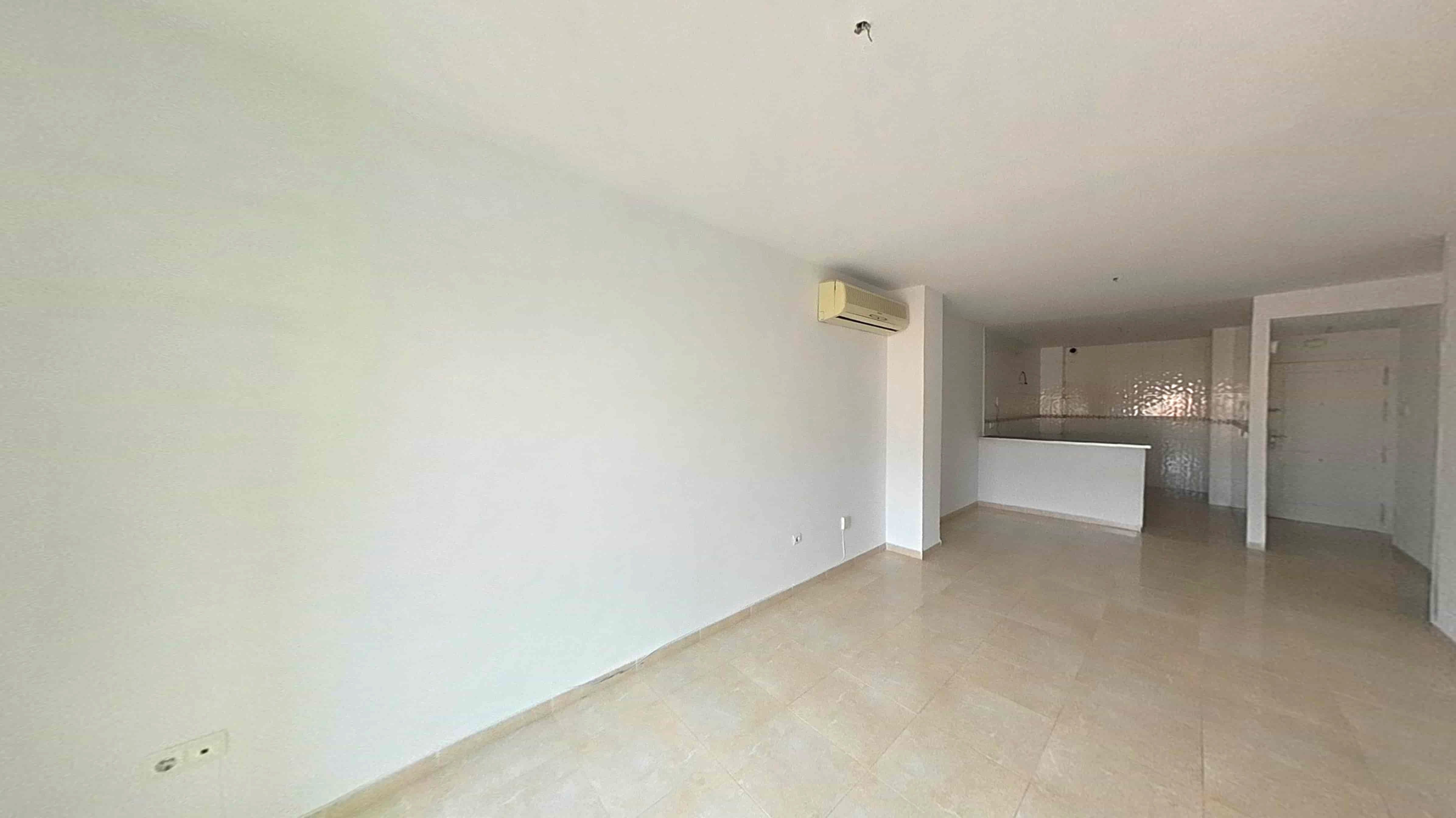 Wohnung zum Verkauf in El Ejido mit Klimaanlage, Heizung und Balkon