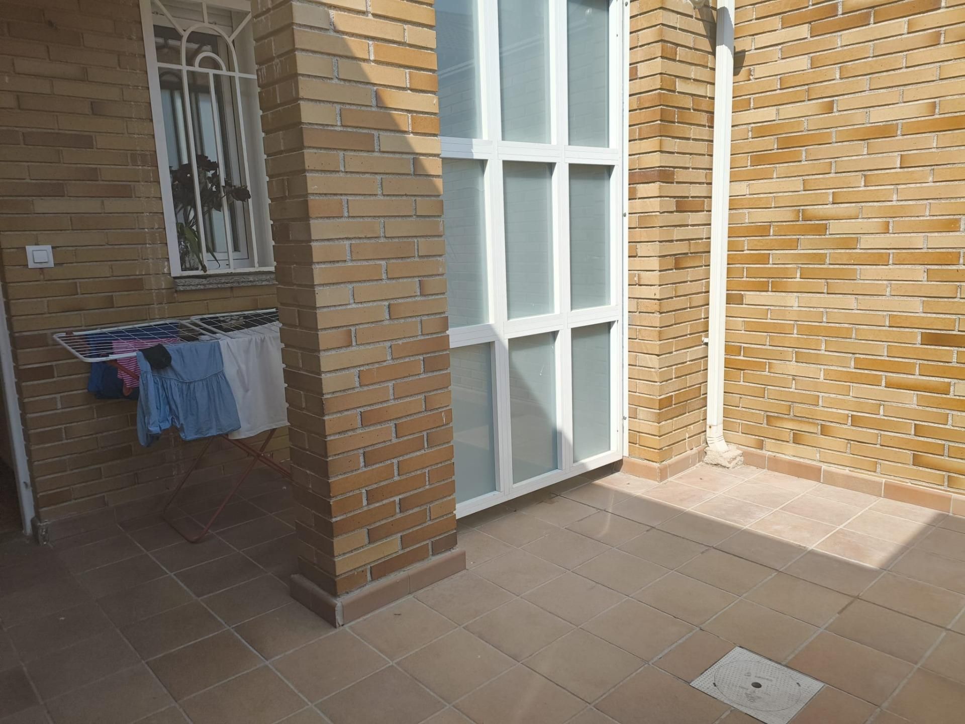 Exterior view of Single-family semi-detached for sale in Seseña  with Air Conditioner, Heating and Private garden