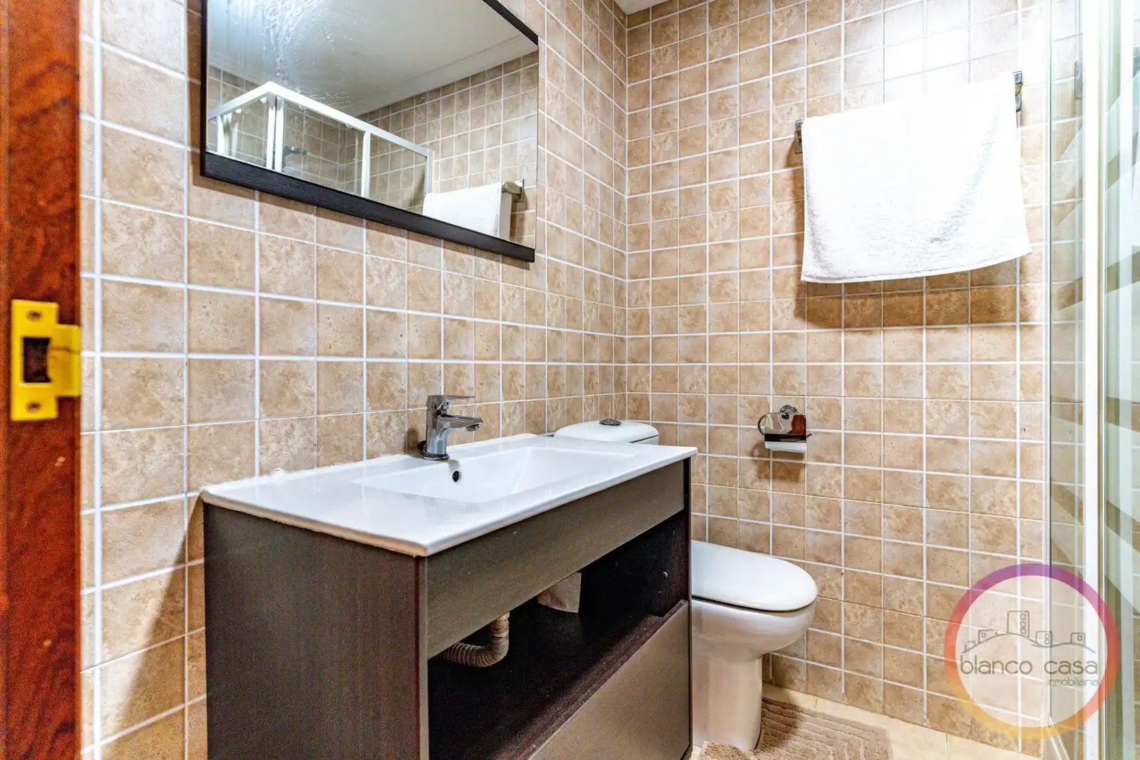 Baño de Piso en venta en Carballo con Terraza, Trastero y Amueblado