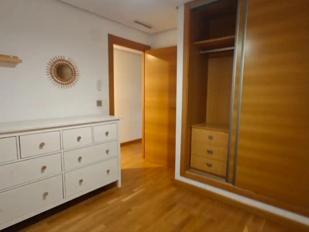 Schlafzimmer von Wohnung zur Miete in Murcia mit Heizung, Parkett und Möbliert