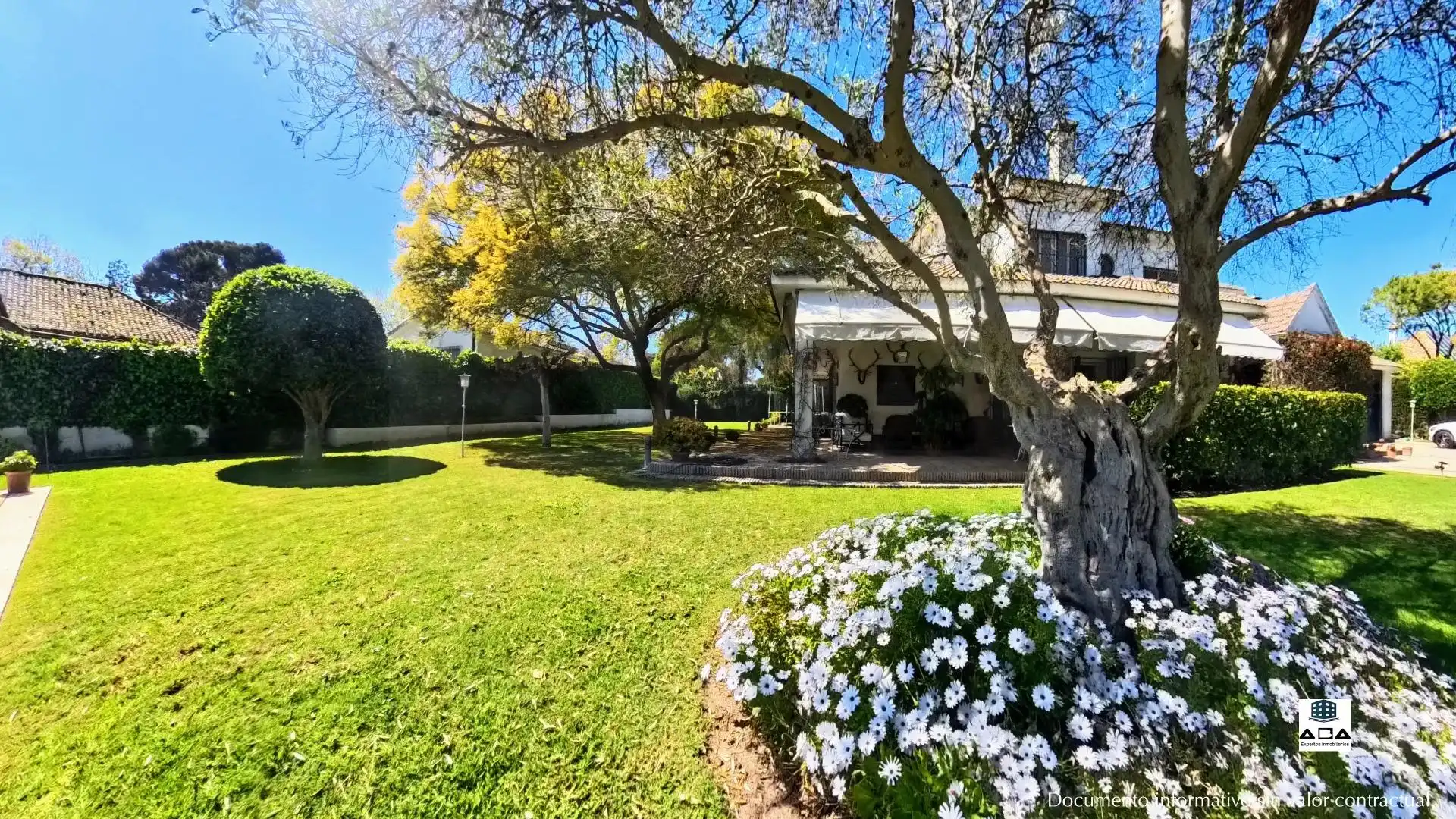 Jardí de Casa o xalet en venda en Jerez de la Frontera amb Aire condicionat, Calefacció i Jardí privat