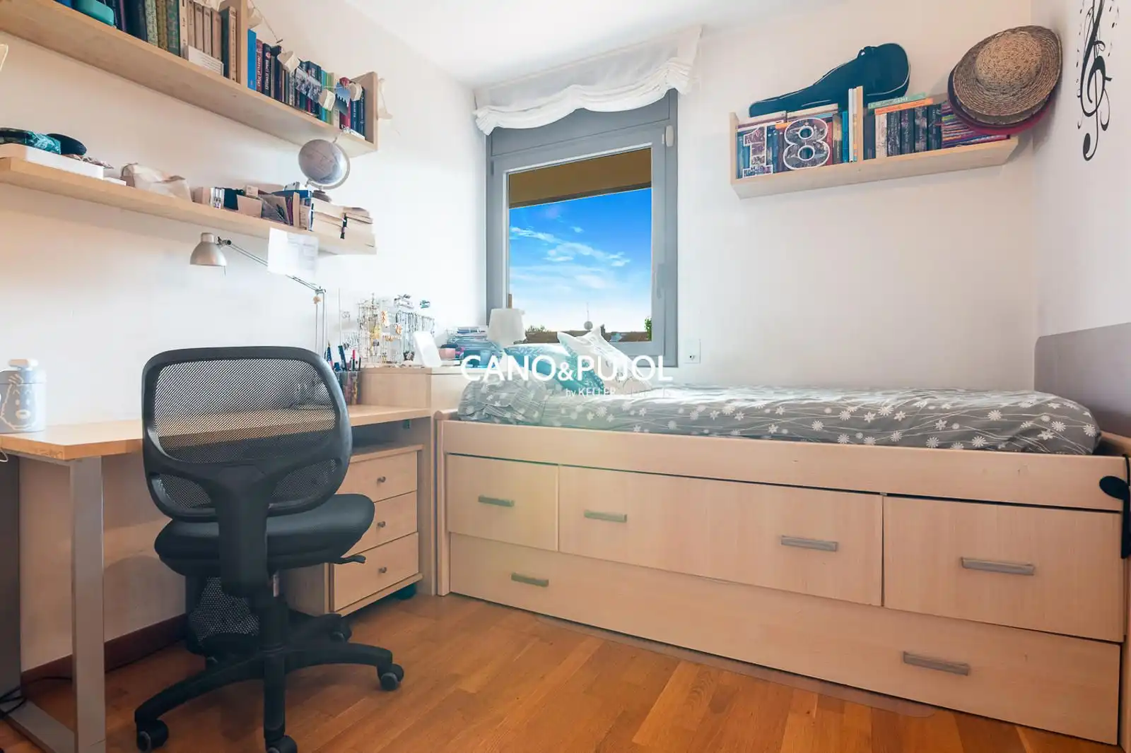 Bedroom of Flat for sale in Sant Cugat del Vallès  with Heating, Terrace and Storage room