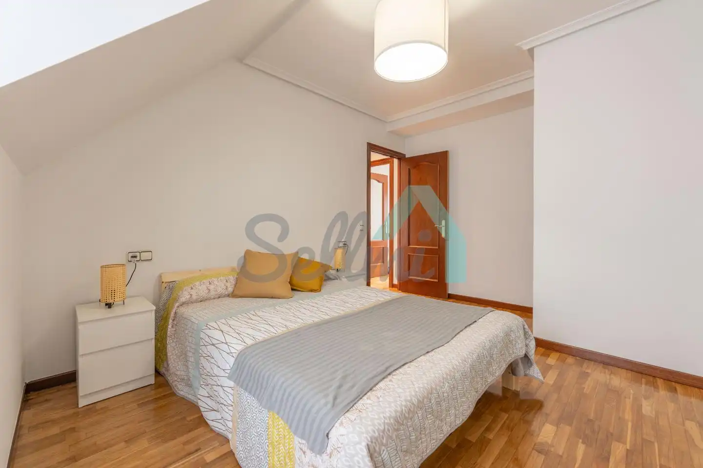 Dachboden zur Miete in Calle Bernardo Casielles, Argañosa