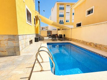 Villa avec balcon à vendre à Puerto de Mazarrón