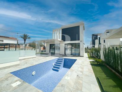 Vista exterior de Casa o xalet en venda en El Campello amb Aire condicionat, Jardí privat i Terrassa