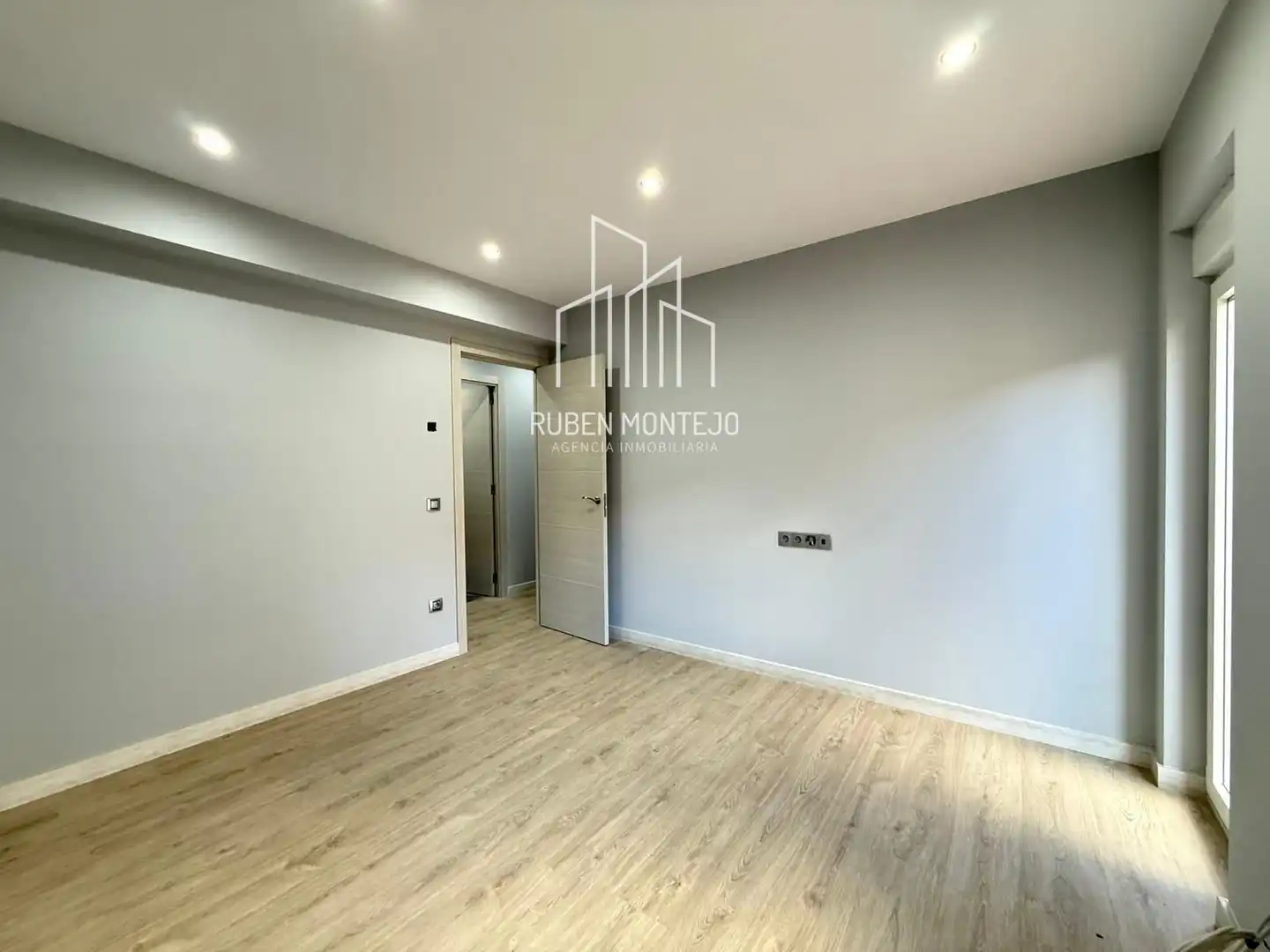 Bedroom of Flat for rent in Salamanca  with Heating, Parquet flooring and Terrace