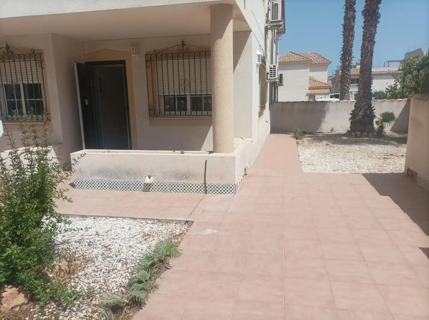 Vista exterior de Casa o xalet en venda en Orihuela amb Jardí privat i Piscina comunitària