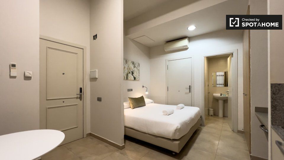 Dormitori de Pis de lloguer en  Barcelona Capital amb Aire condicionat, Calefacció i Moblat
