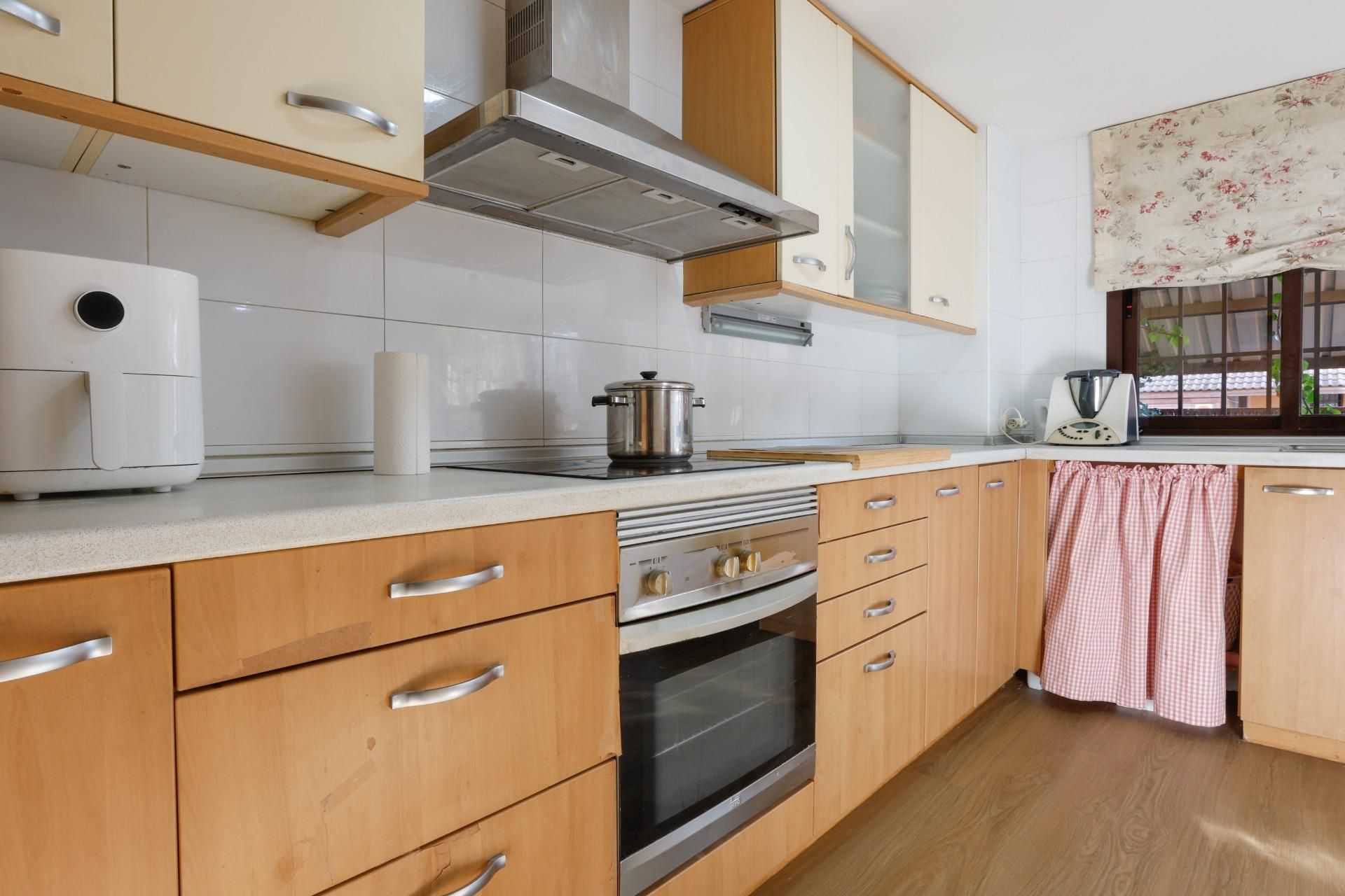 Kitchen of Single-family semi-detached for sale in Valdemoro  with Air Conditioner, Private garden and Terrace