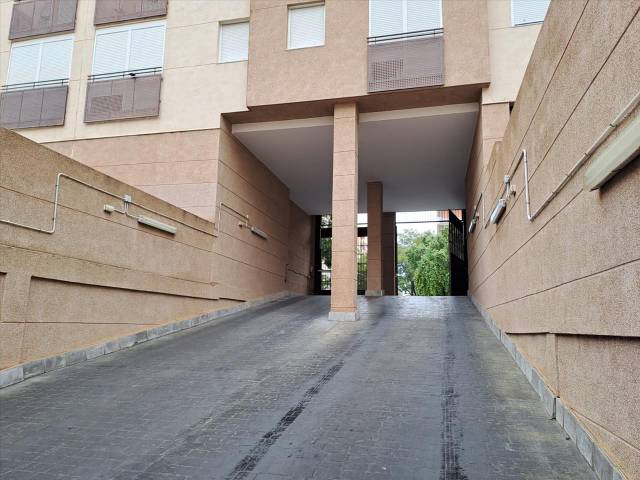 Garaje en Venta en Avenida Emilio Lemos en Colores -  Entreparques