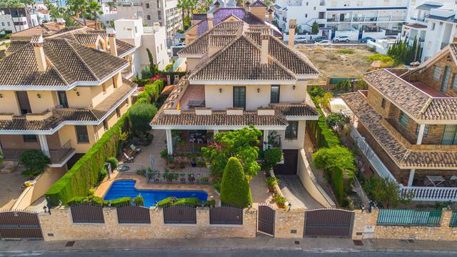 Casa-chalet en Venta en Calle Mar Negro en La Veleta