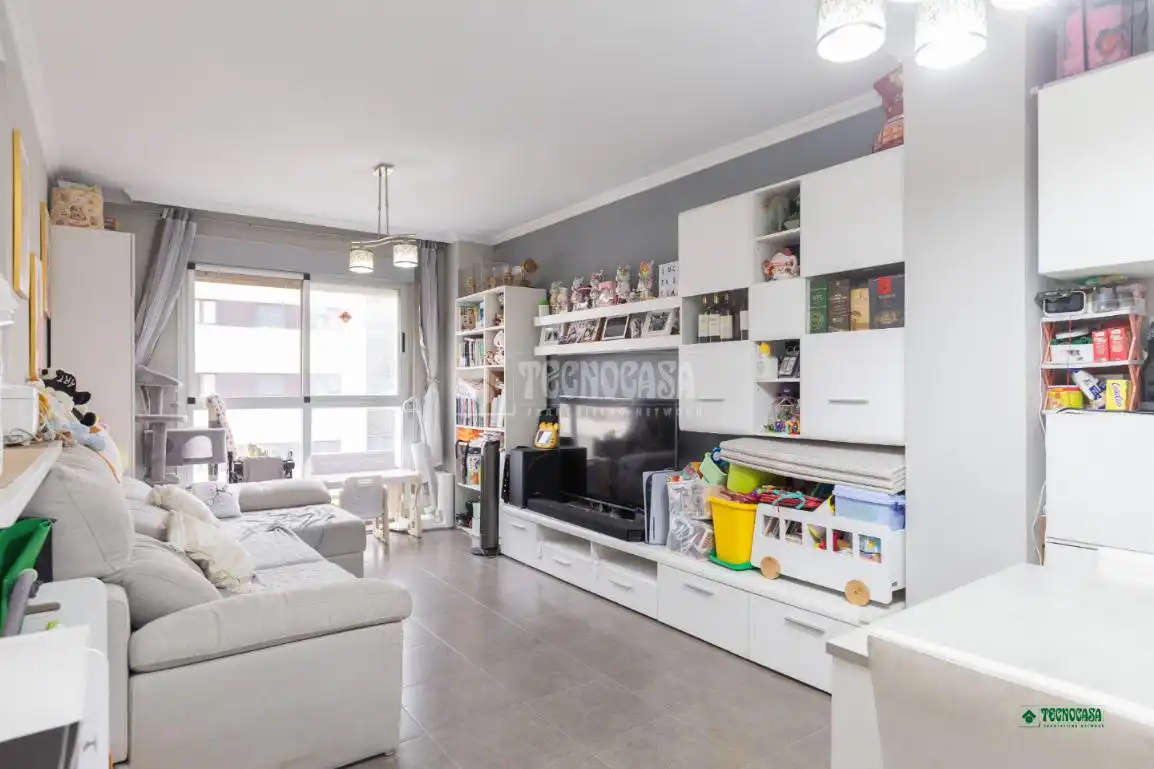 Wohnzimmer von Wohnung zum Verkauf in Almería mit Klimaanlage