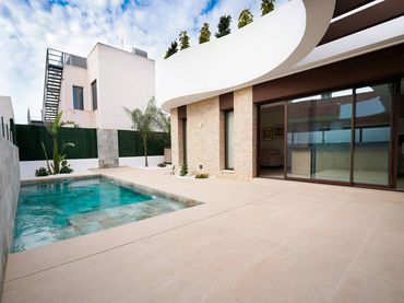 House with balcony for sale in Los Montesinos