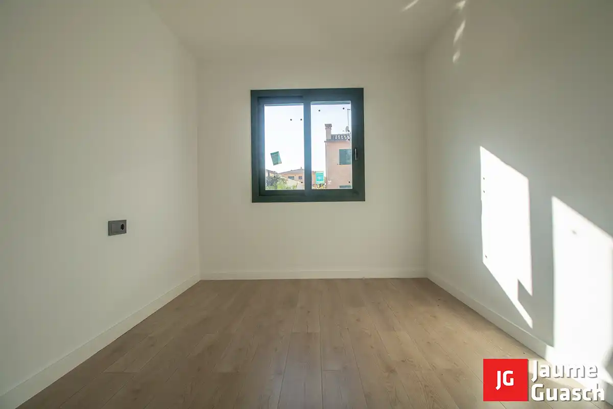 Dormitori de Casa adosada en venda en Torredembarra amb Aire condicionat, Calefacció i Jardí privat