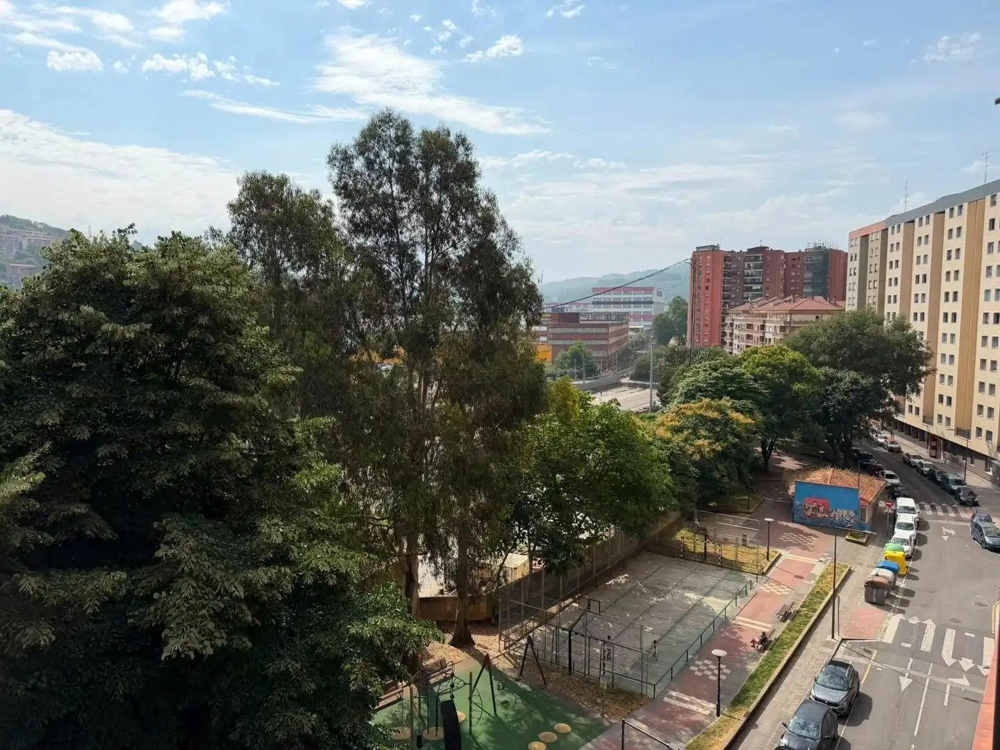 Vista exterior de Pis en venda en Basauri  amb Calefacció, Terrassa i Traster
