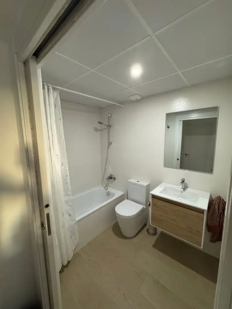Bathroom of Flat for sale in Valencia  with Air Conditioner, Heating and Private garden