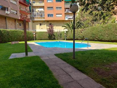 Piscina de Planta baixa en venda en Sant Andreu de la Barca amb Calefacció, Jardí privat i Piscina comunitària