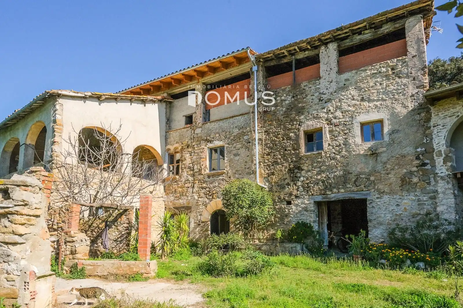 Exterior view of Country homes for sale in Besalú  with Private garden