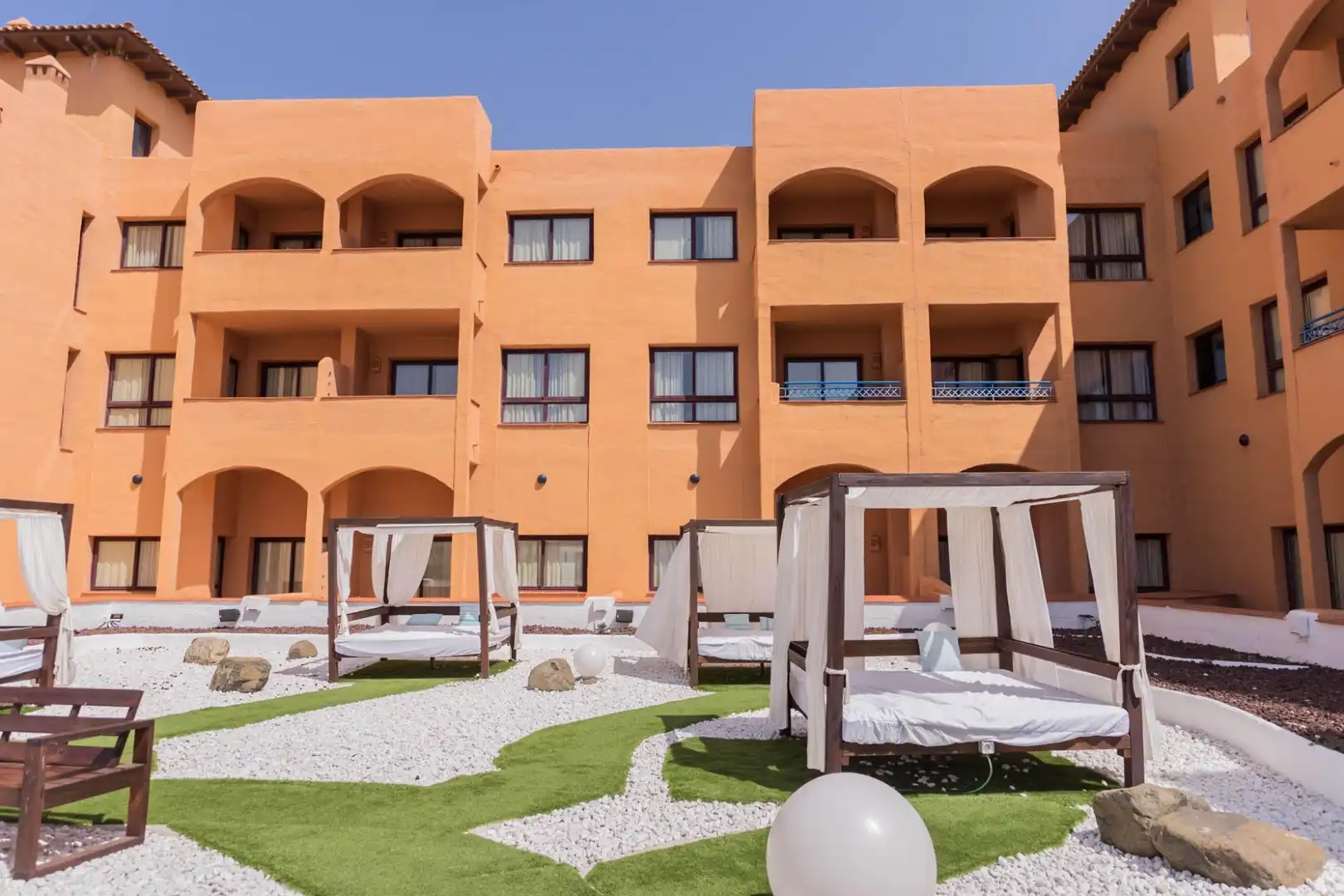 Exterior view of Flat for sale in Benahavís  with Air Conditioner, Heating and Private garden