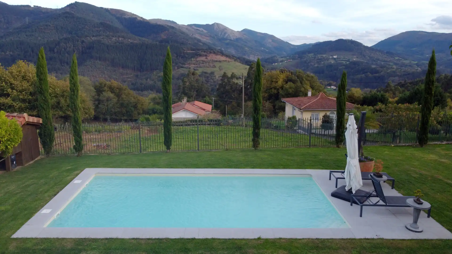 Piscina de Casa o chalet en venta en Galdames con Parquet, Trastero y Piscina