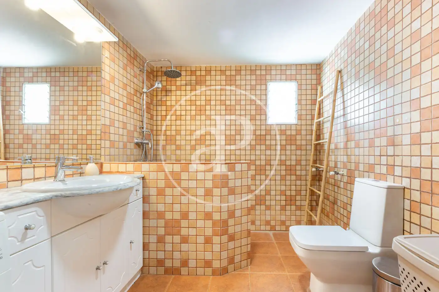 Bathroom of Houses for sale in Chiva  with Air Conditioner, Heating and Private garden