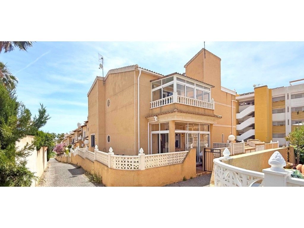 Vista exterior de Casa o chalet en venta en Orihuela con Aire acondicionado, Jardín privado y Terraza