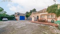 Vista exterior de Casa o xalet en venda en Arroyomolinos (Madrid) amb Aire condicionat, Calefacció i Jardí privat