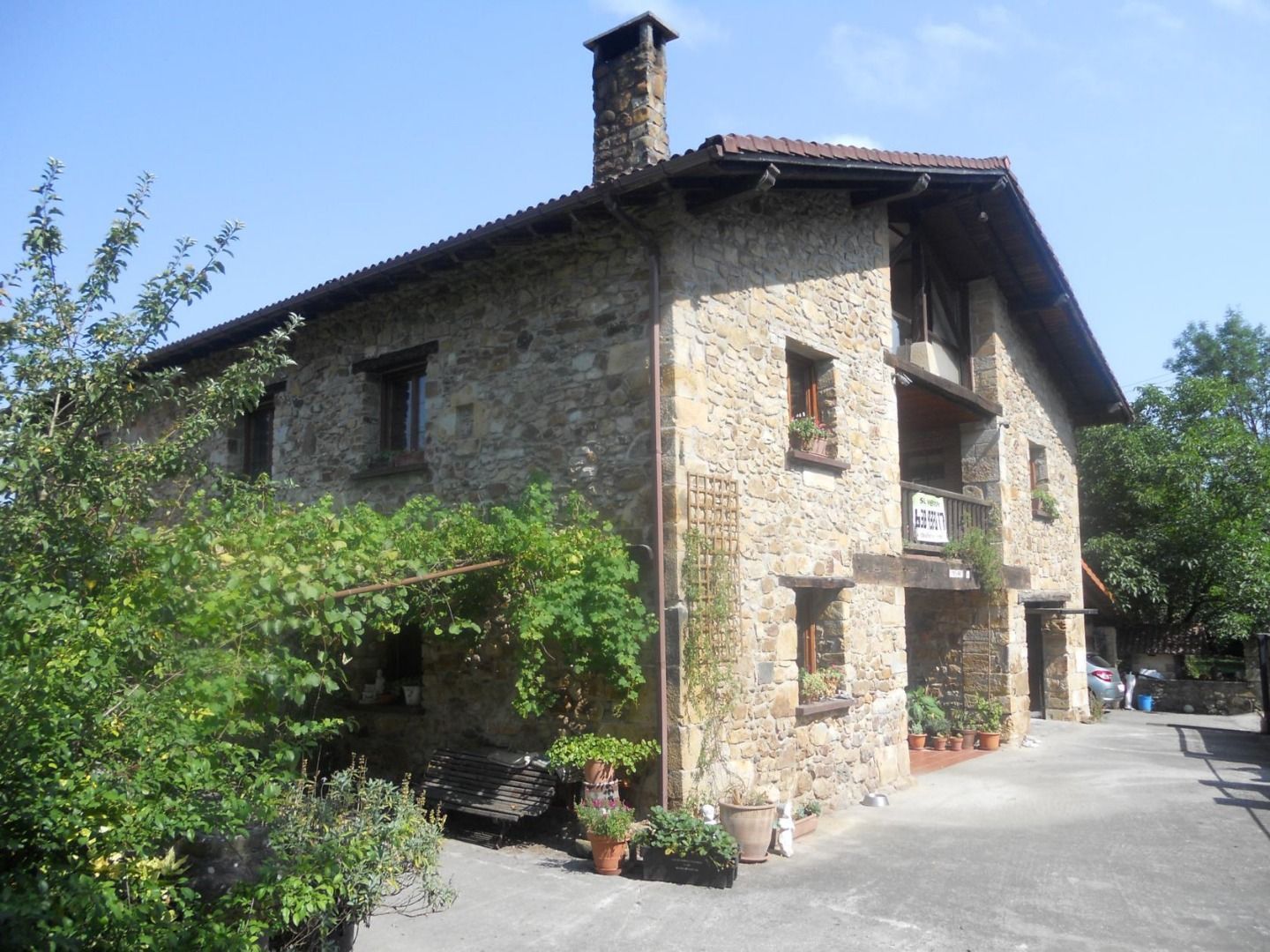 Außenansicht von Country house zum verkauf in Abadiño  mit Privatgarten, Terrasse und Möbliert