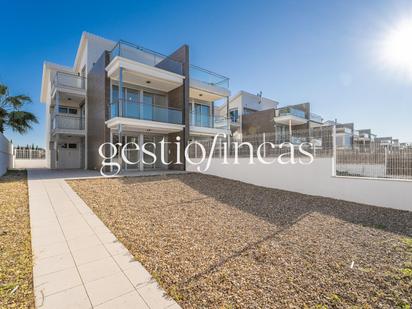 Vista exterior de Casa adosada en venda en Cambrils amb Aire condicionat, Calefacció i Jardí privat