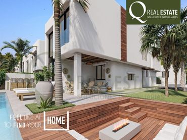 Chalet con piscina en venta en Calle del Albatros