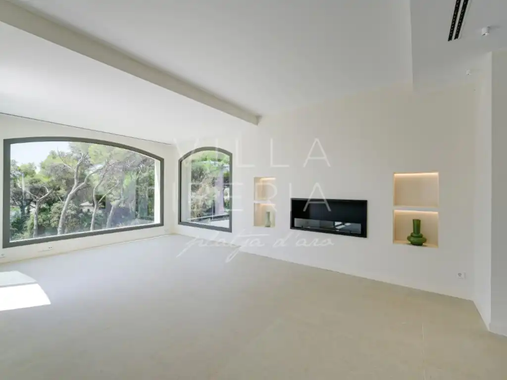 Sala d'estar de Casa o xalet en venda en Castell d'Aro, Platja d'Aro i s'Agaró amb Aire condicionat, Calefacció i Jardí privat
