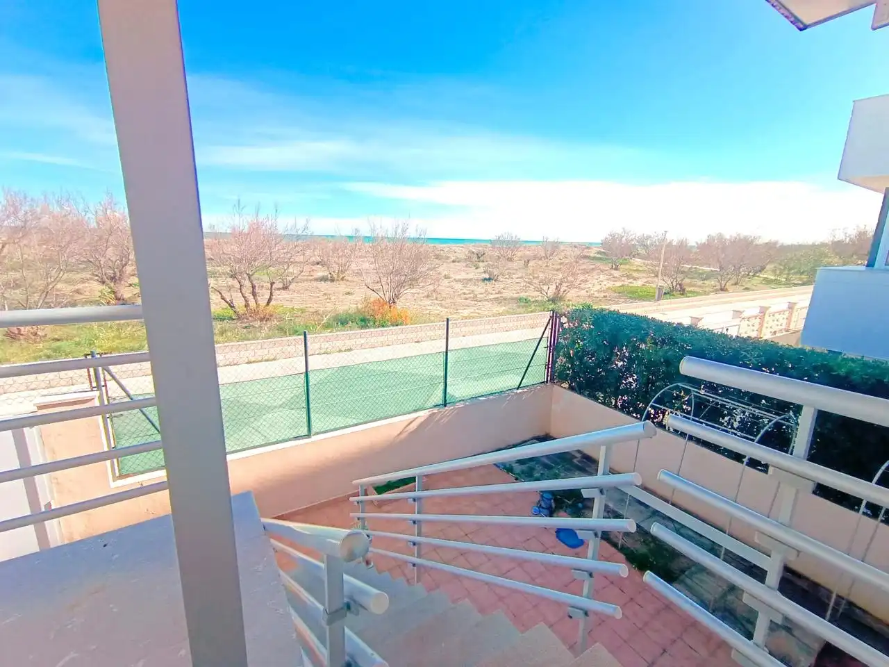 Terrassa de Casa o xalet en venda en Oliva amb Aire condicionat, Jardí privat i Terrassa