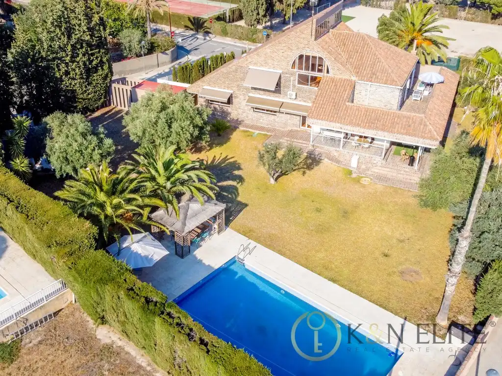Vista exterior de Casa o xalet en venda en Sant Joan d'Alacant amb Aire condicionat, Jardí privat i Terrassa