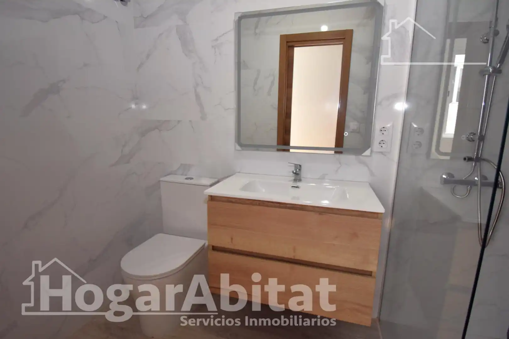 Baño de Piso en venta en Catarroja con Aire acondicionado, Calefacción y Terraza