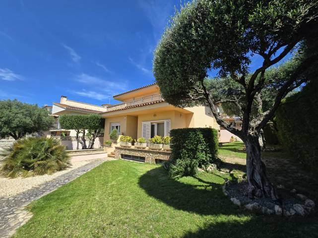 Casa-chalet en Venta en carrer Santa Catalina en Torroella de Montgrí