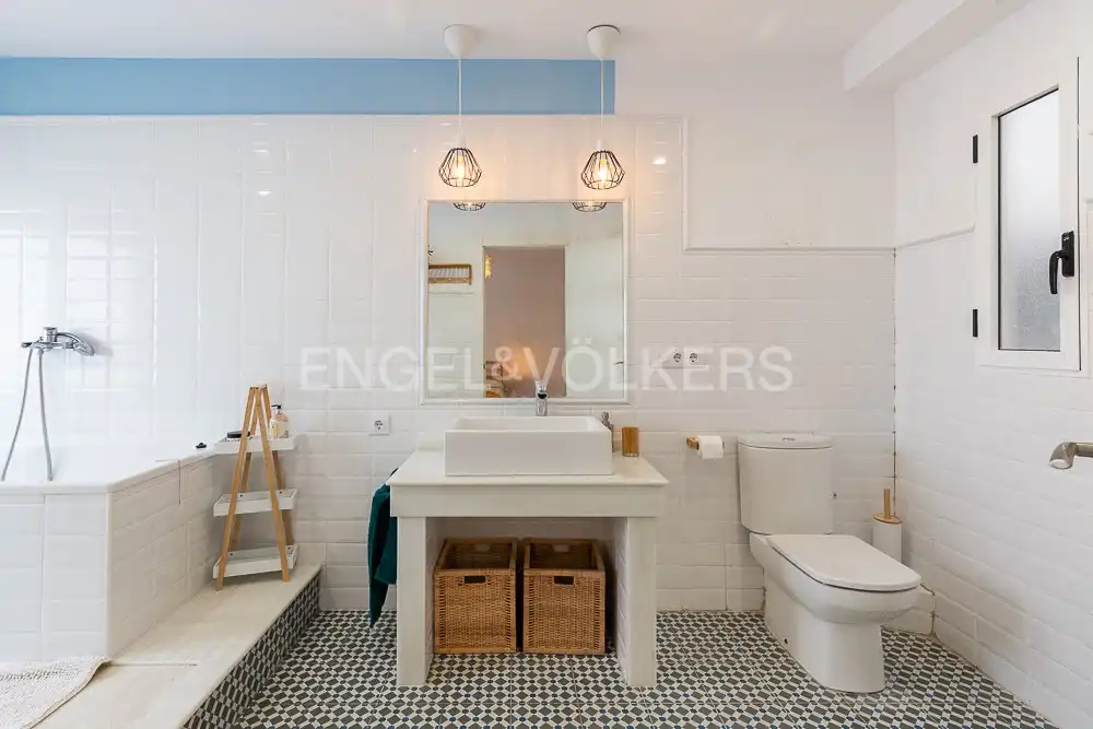 Baño de Piso de alquiler en Valencia con Aire acondicionado, Calefacción y Amueblado