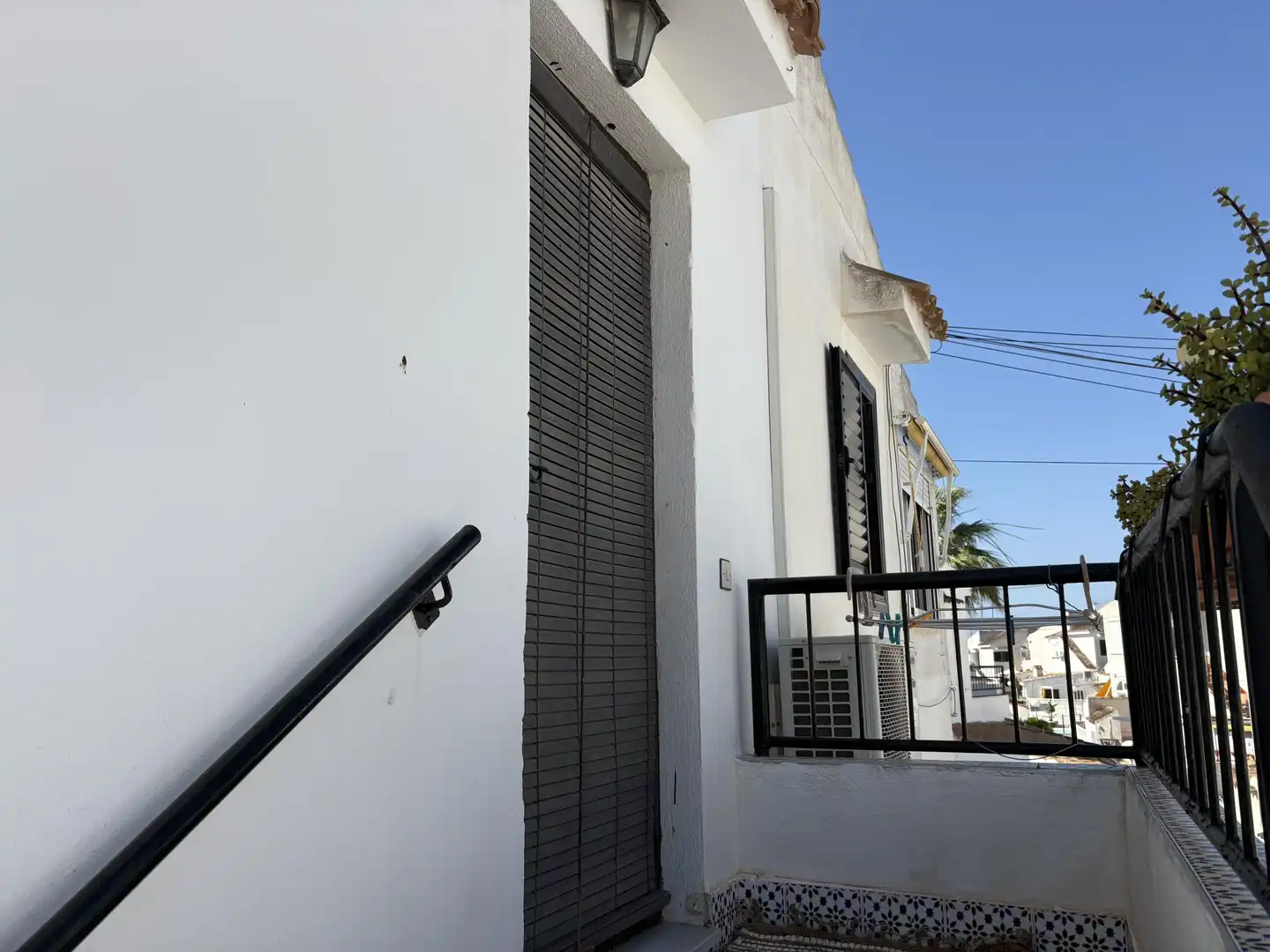 Außenansicht von Wohnungen zum Verkauf in Torrevieja mit Klimaanlage, Terrasse und Gemeinschaftspool