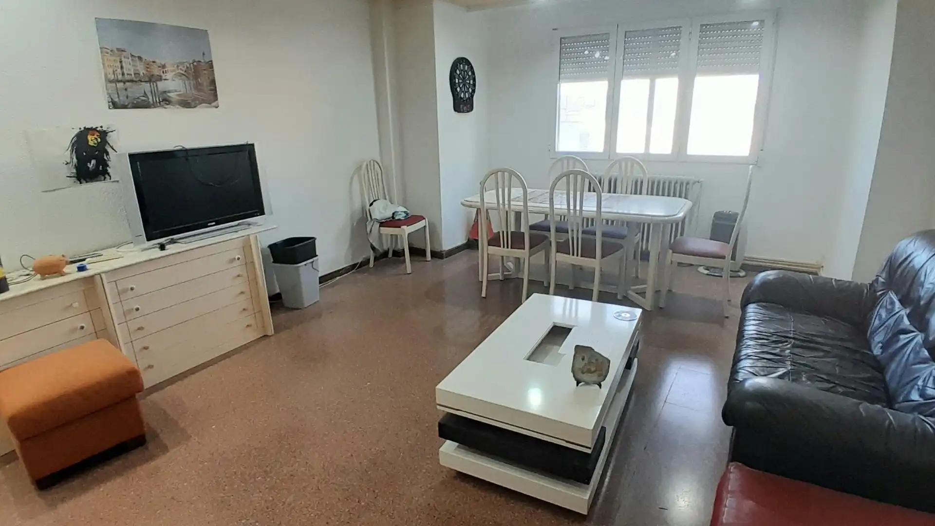 Sala d'estar de Pis en venda en Yecla amb Calefacció, Terrassa i Balcó